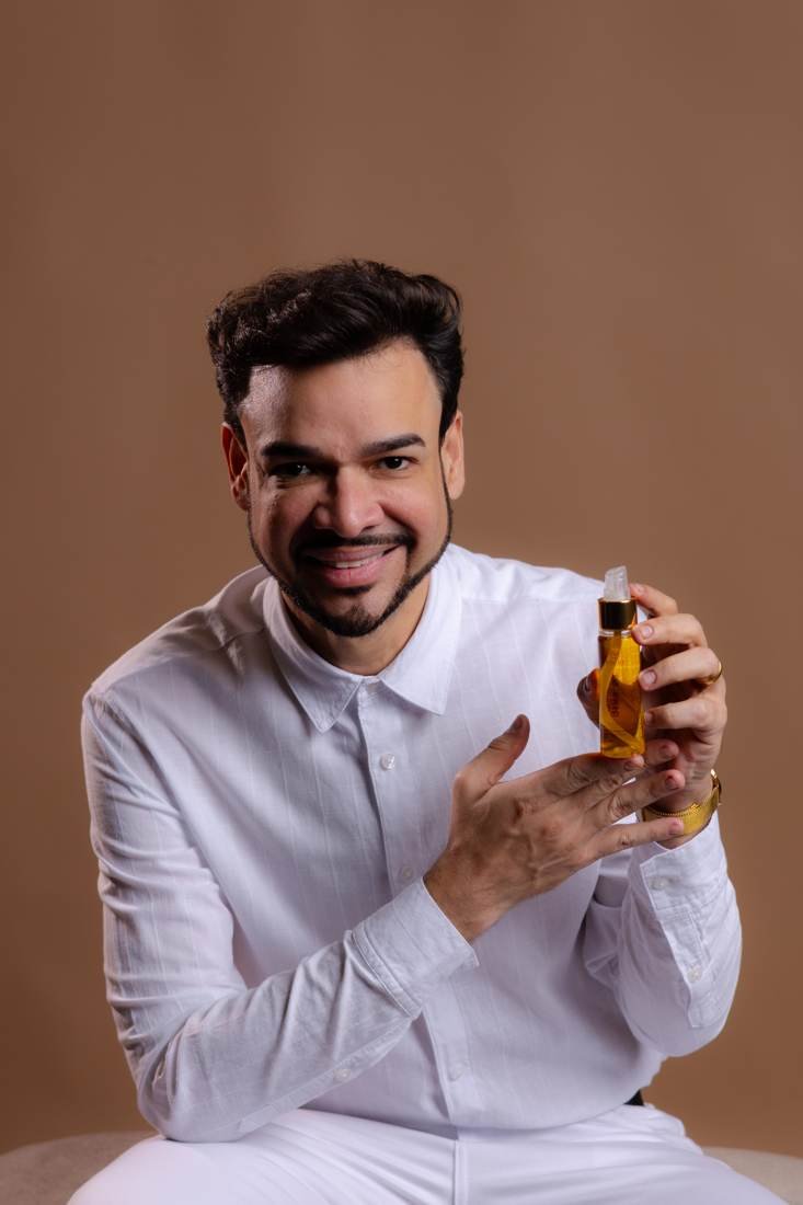 Ramon Oliveira com produto da linha própria